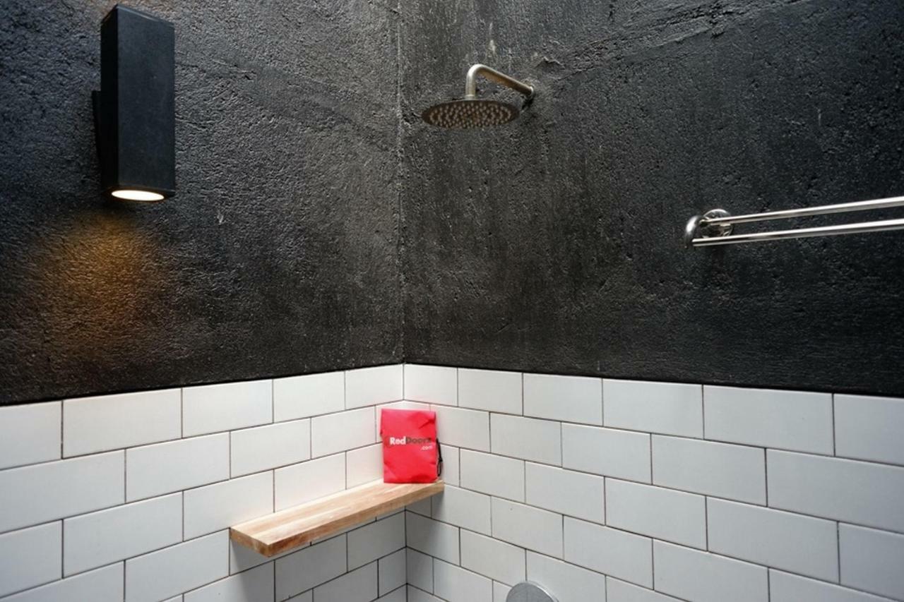 نزل باليفي Reddoorz @ Jalan Raya Semat Canggu المظهر الخارجي الصورة