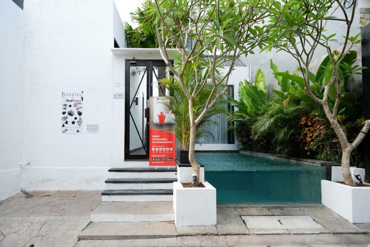 نزل باليفي Reddoorz @ Jalan Raya Semat Canggu المظهر الخارجي الصورة