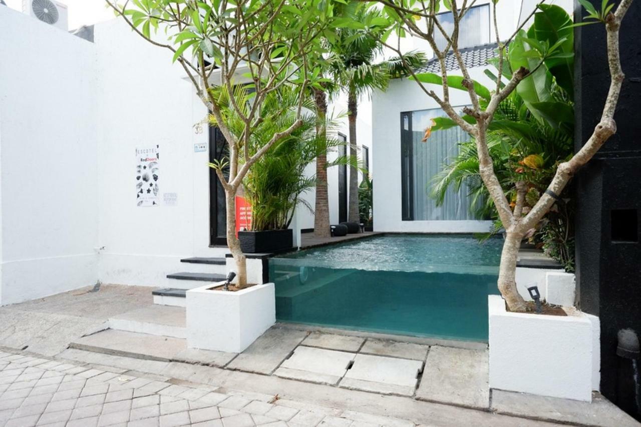 نزل باليفي Reddoorz @ Jalan Raya Semat Canggu المظهر الخارجي الصورة